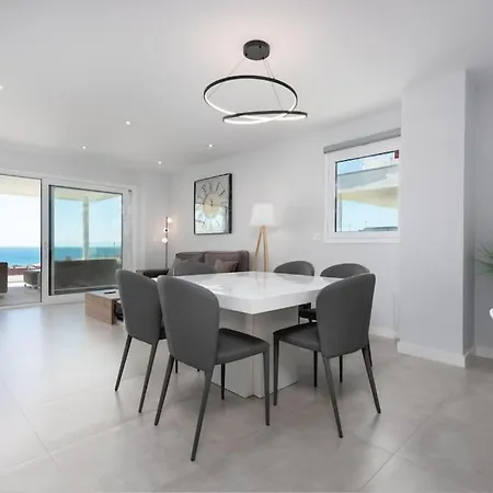 Modern & Bright Sea View Apartment *