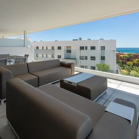 Modern & Bright Sea View