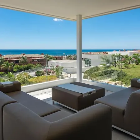Modern & Bright Sea View Apartment *